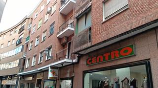 Piso  Calle sol. Zona centro / calle sol. piso de 3 dormitorios, salón, cocina, b