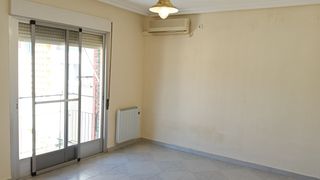 Miete Etagenwohnung  Calle nuestra señora de la piedad. Zona tres olivos. piso de 3 dormitorios, salón, cocina, baño, te