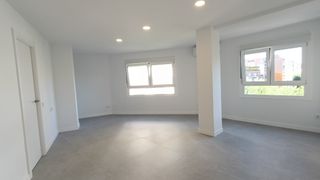 Affitto Appartamento  Calle doctor muñoz urra. Zona plaza españa. piso de 2 dormitorios, salón, cocina y baño.