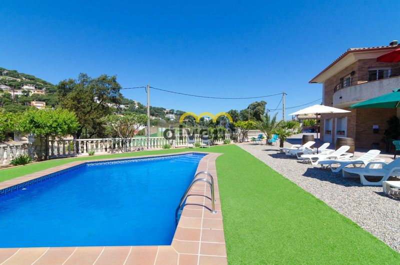 Foto e41d5503-3379-4435-b1cf-b9abeebf7010. Xalet amb piscina a Serra Brava Lloret de Mar