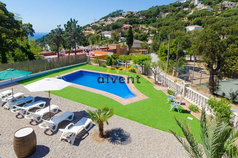 Foto fedce422-7833-4565-8ff1-8447625adcac. Xalet amb piscina a Serra Brava Lloret de Mar