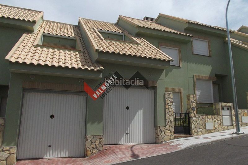 Foto 27d2139a-21fb-4af2-bf58-8c33a29438b9. Casa adosada adosado en venta en el casar de escalona, 4 dormitorios. en Casar de Escalona (El)