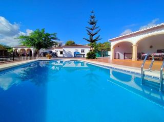 Casa en Partida Tosal - Zona dels Castellans. Casa con 5 habitaciones con piscina, calefacción y aire acondici