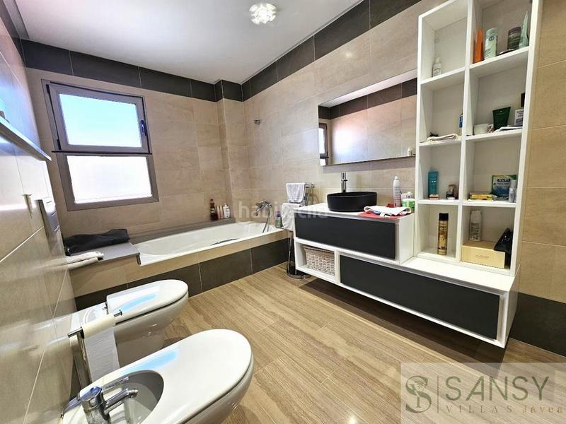 Foto da0cdfd4-db7b-4631-93b5-aa380a7c17b2. Casa amb calefacció aparcament a Ador