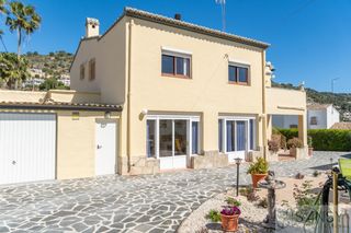 Chalet in Partida Comunes-Adsubia. Jáveaxàbiavilla