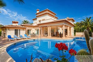 Chalet in Partida Comunes-Adsubia. Jáveaxàbiavilla