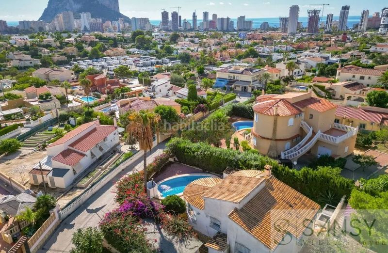 Foto 00e7a773-2d45-4a82-aed8-657e69a35b11. Casa amb calefacció aparcament piscina a Benicolada - Las Adelfas Calp