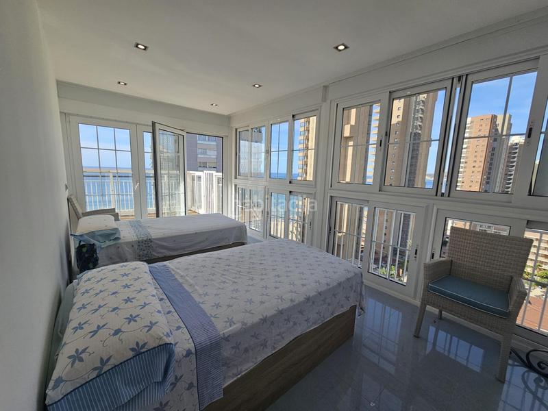 Foto 1e552427-d75c-493d-ba46-78e9f5effb8f. Ático espectacular ático tríplex Playa Levante en Benidorm