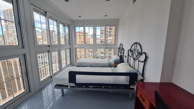 Foto eebe0b5f-5d42-4418-8b33-b1ad0fe54622. Ático espectacular ático tríplex Playa Levante en Benidorm