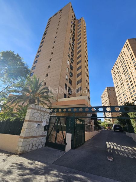 Foto 1933f7d5-1060-4280-a741-828decb424c3. Lloguer pis amb aparcament piscina a Playa Poniente Benidorm