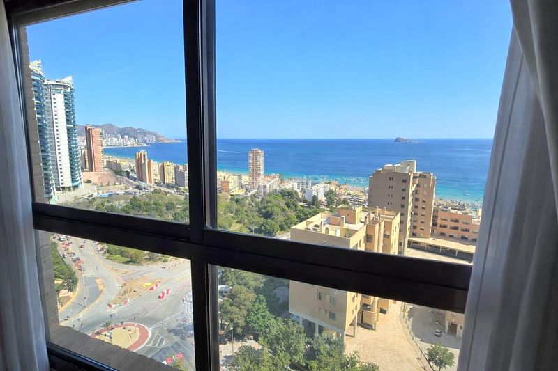 Foto 278d1b1d-6eb5-4eb5-9dba-8cdace797271. Lloguer pis amb aparcament piscina a Playa Poniente Benidorm