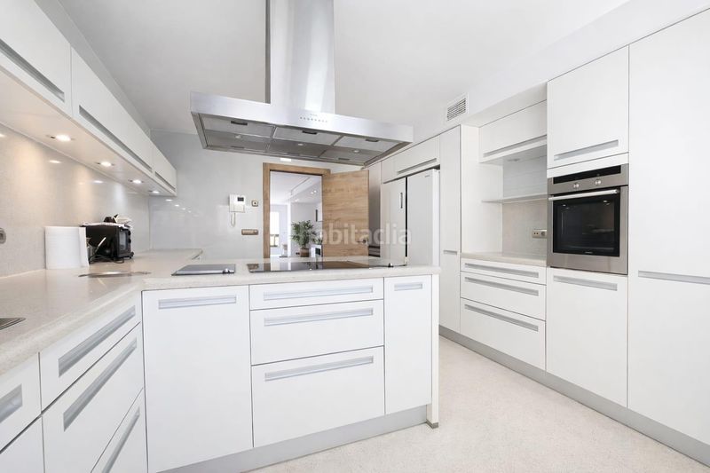 Foto b1698457-6987-4ca2-a7ce-6a44bb1fac99. Lloguer pis amb aparcament piscina a Playa Poniente Benidorm