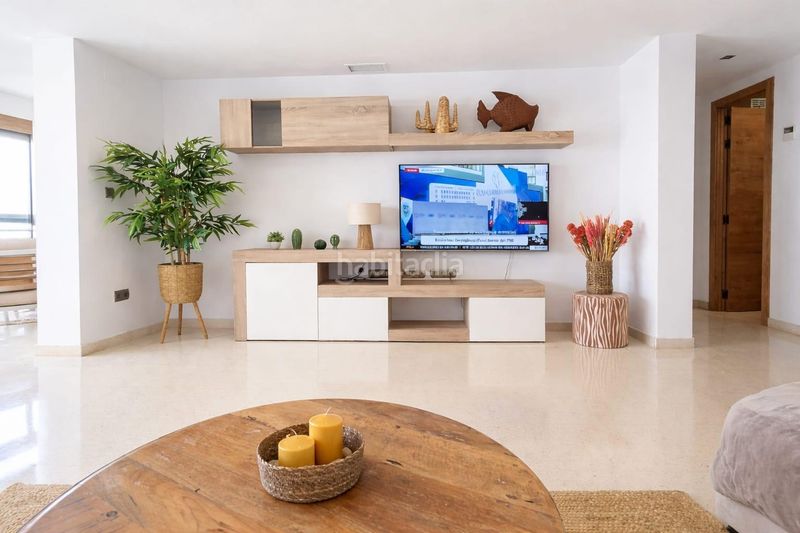 Foto c38561d2-57bc-4d5f-abc8-6b9fa94f5a61. Lloguer pis amb aparcament piscina a Playa Poniente Benidorm