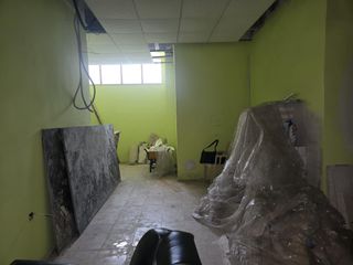 Lloguer Local Comercial a Juzgados - Plaza de Toros. Se alquila local, zona mercadona