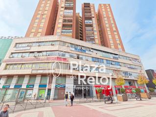 Local commercial à Avenida toledo 31. Inmobiliaria plaza del reloj - vende local en edificio la paz -