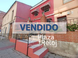 Xalet a Calle calera 20. Inmobiliaria plaza del reloj vende casa adosada en calle calera