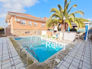 Chalet à Calypo Fado. Se vende casa en casarrubios del monte