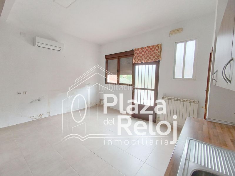 Foto 3f48882d-f824-4b6a-b500-ebf421f335ac. Casa adossada a Navalcán
