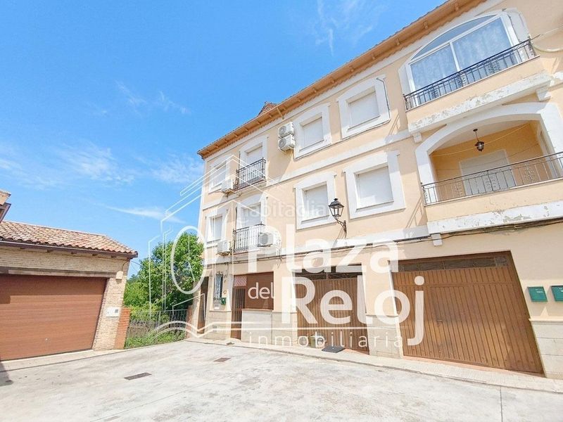 Foto cb58fb56-74c0-40b9-9682-57d431d71d59. Casa adossada a Navalcán