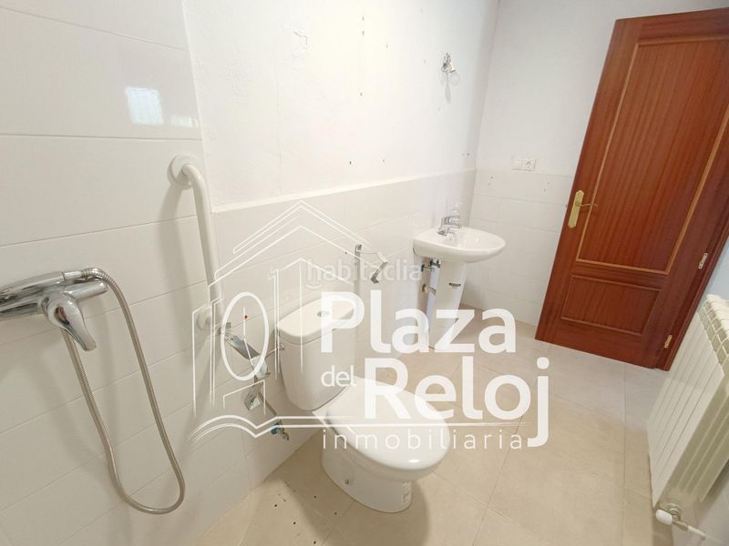 Foto e0a4d873-a291-4818-bcf3-a6b8707a8c76. Casa adossada a Navalcán
