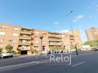 Pis a Avenida avenida juan carlos i. Se vende piso en avenida juan carlos i
