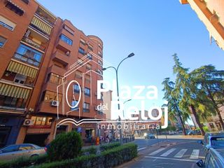 Pis a Tres Olivos-La Piedad. Se vende piso zona centro