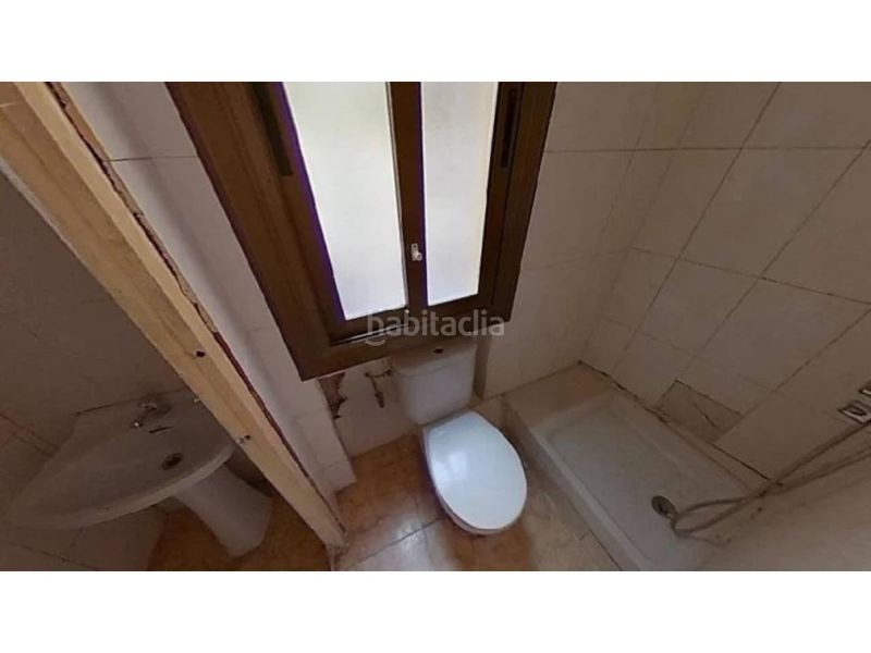 Foto 574cbe81-98e7-43f6-b0ea-691b3a377e2c. Pis a Raval Barcelona