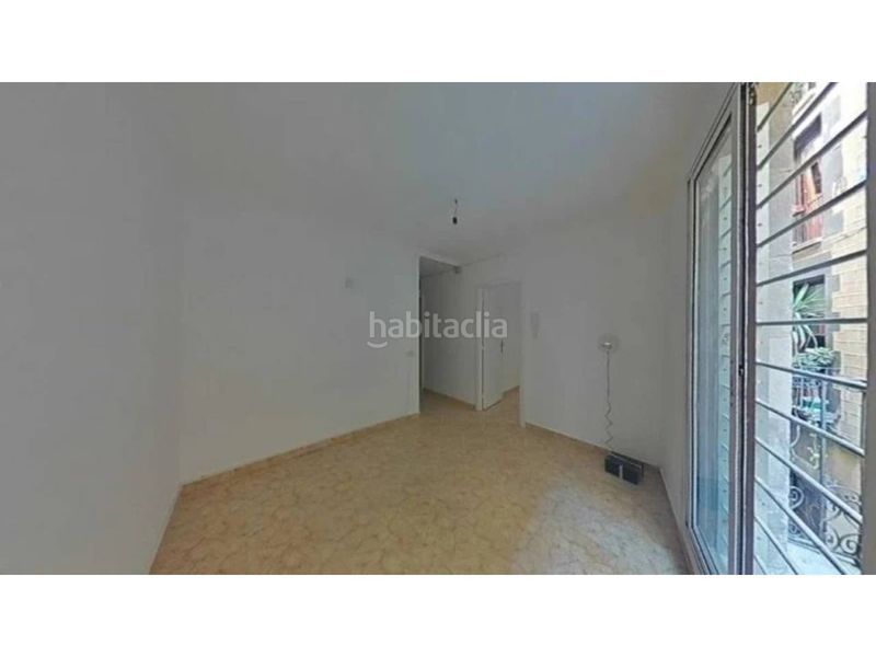 Foto 7f98fc53-6d60-4063-8a0e-24c6a788d4d5. Pis a Raval Barcelona