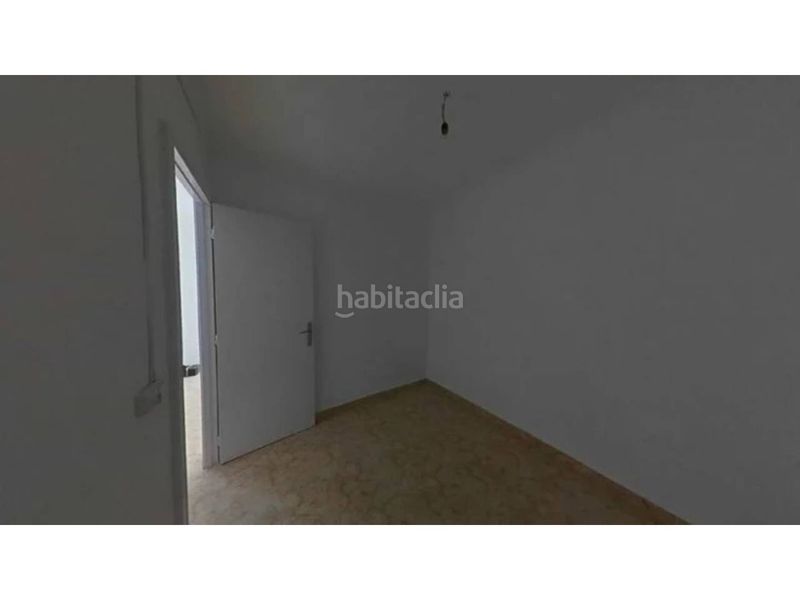 Foto e1e42ec4-7a7b-4b8c-a270-f3bf93a7e1de. Pis a Raval Barcelona
