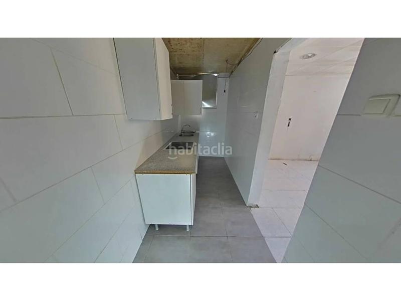 Foto 005bb8a2-84ce-494d-955a-fa304eee9c80. Piso  en venta en calle espriu en El Raval Santa Coloma de Gramenet