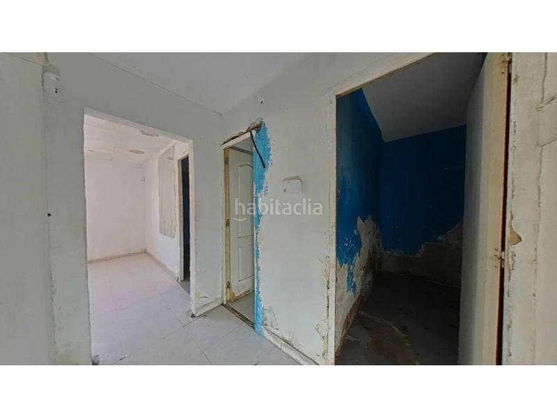 Foto 1724b4f2-004b-4a7e-9ba0-568ad1e8248b. Piso  en venta en calle espriu en El Raval Santa Coloma de Gramenet