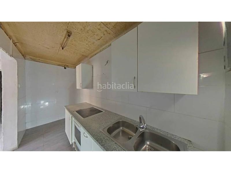 Foto 26d01c50-8eb7-4884-a005-f739ca228b34. Piso  en venta en calle espriu en El Raval Santa Coloma de Gramenet