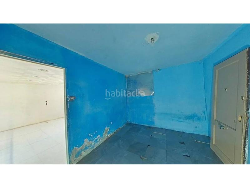 Foto 4b1192d1-bafc-47b5-9935-39b04793a031. Piso  en venta en calle espriu en El Raval Santa Coloma de Gramenet