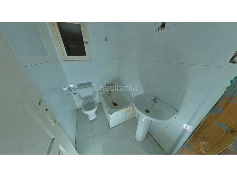 Foto 5e6bf2ee-f7f1-4c10-8d71-e915b9622e51. Piso  en venta en calle espriu en El Raval Santa Coloma de Gramenet