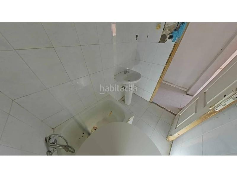 Foto 5f4ae242-d7da-436a-bfec-5da683b5935b. Piso  en venta en calle espriu en El Raval Santa Coloma de Gramenet