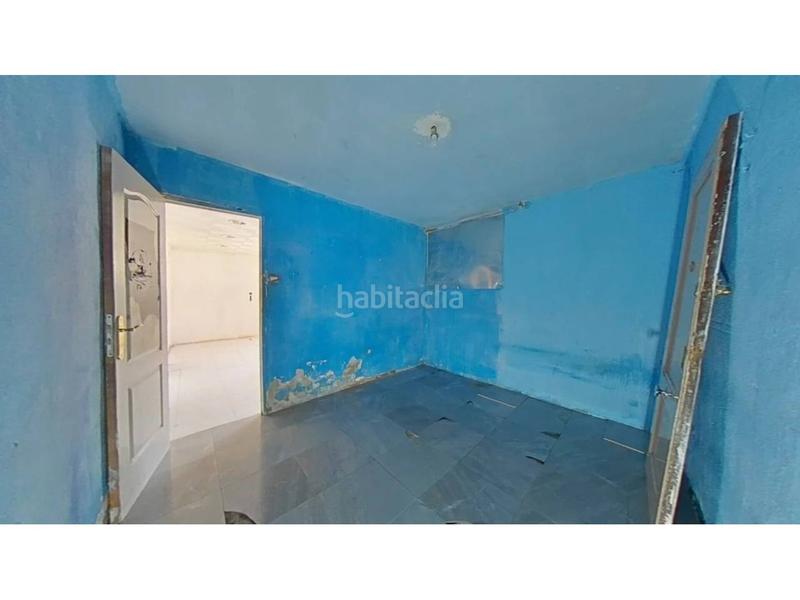 Foto 5ff3f1ba-7bf8-459f-9ad9-564f5bd21e63. Piso  en venta en calle espriu en El Raval Santa Coloma de Gramenet