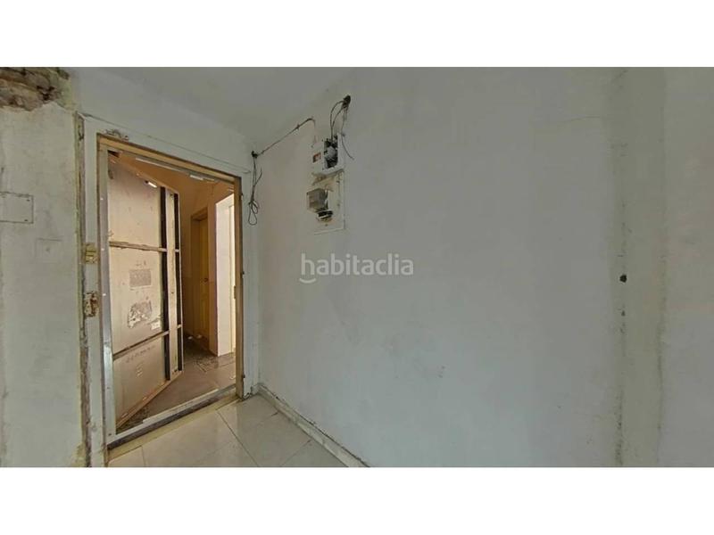 Foto 73aabaa4-d520-4d62-b379-b958361f1fec. Piso  en venta en calle espriu en El Raval Santa Coloma de Gramenet