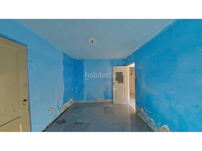 Foto c017a2c6-c594-4b8e-ba24-23fc752b6342. Piso  en venta en calle espriu en El Raval Santa Coloma de Gramenet