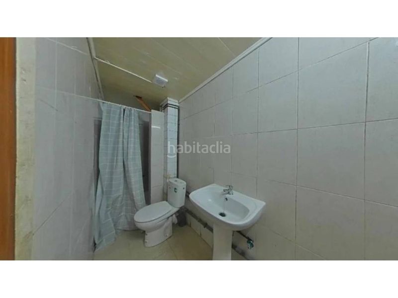 Foto e78f9258-83d1-4ec5-814f-adbd9bbd74d1. Pis a Raval Barcelona