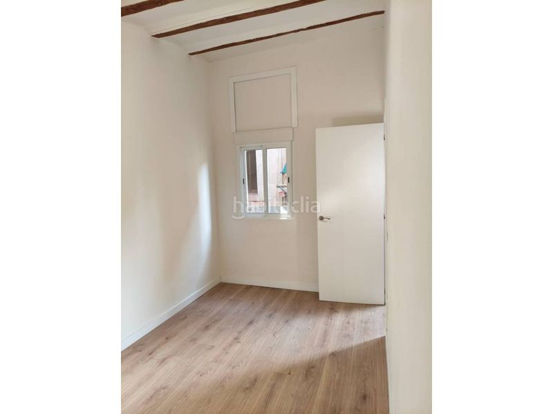 Foto 7ad0eed8-4f11-4353-a1ff-c28024a184da. Pis a Raval Barcelona