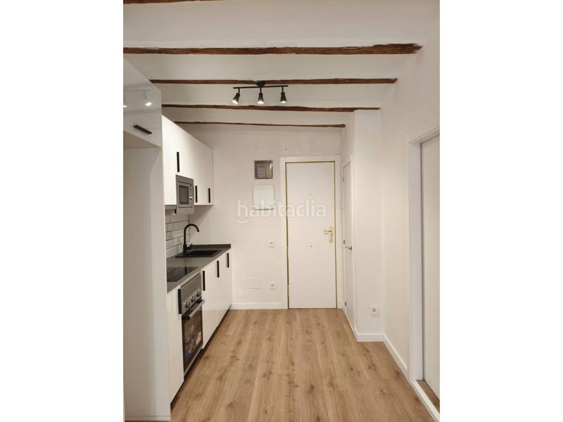 Foto c5d21209-0460-45c3-ba56-508ba6bcb96b. Pis a Raval Barcelona