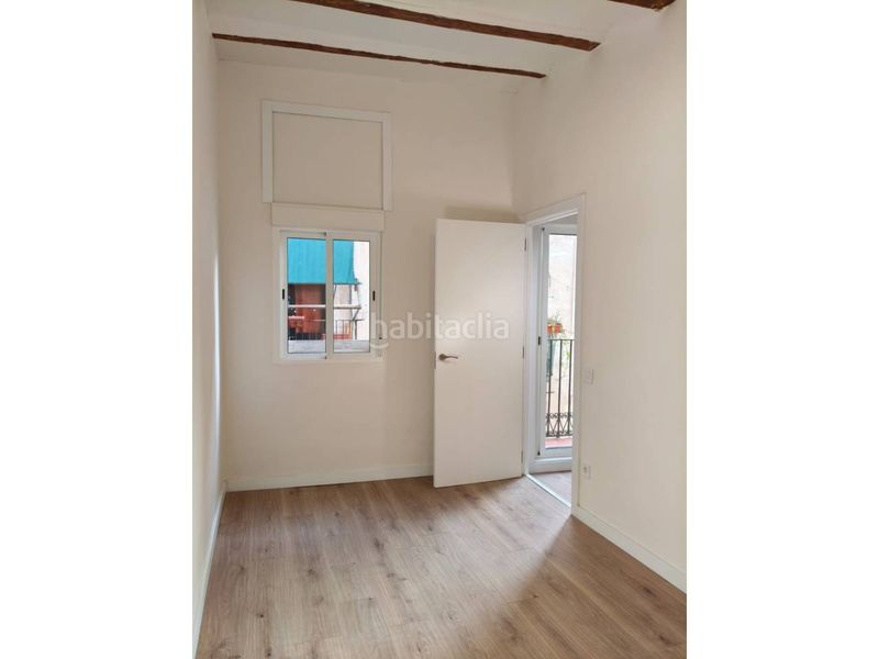 Foto d33d052f-4d52-4de4-8a13-20fa9c0ed0e5. Pis a Raval Barcelona
