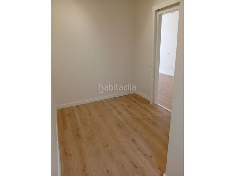 Foto d996699a-86da-412e-bff3-70abd960a215. Pis a Raval Barcelona