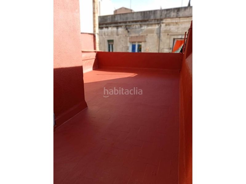Foto e81ad6a2-418a-4ee6-b198-57be7e5ac467. Pis a Raval Barcelona