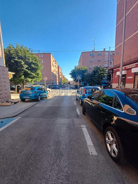 Foto e89bd9e2-e381-41bc-b27d-c77c8fa80aaf. Piso  bajo exterior luminoso en Numancia Madrid