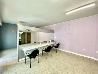 Local Comercial  Santa coloma. Local en venta en olot