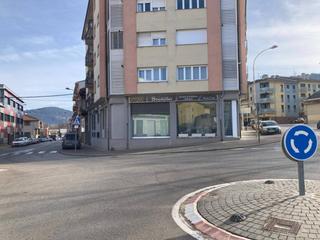 Lloguer Local Comercial a Olot. Local en venta en olot