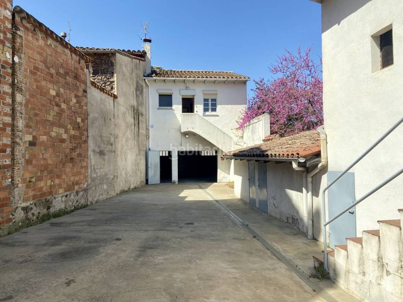 Foto f6308a77-8b0f-4704-9226-0095d408345c. Casa amb calefacció aparcament a Sant Joan les Fonts
