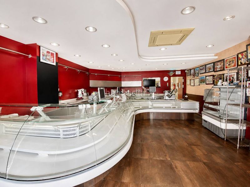 Foto b023f7ed-7ff1-4e5f-aae1-47b0b992df62. Lloguer local comercial a Olot
