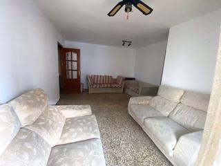 Flat  Calle de santiago ramón y cajal. Vivienda para reformar
